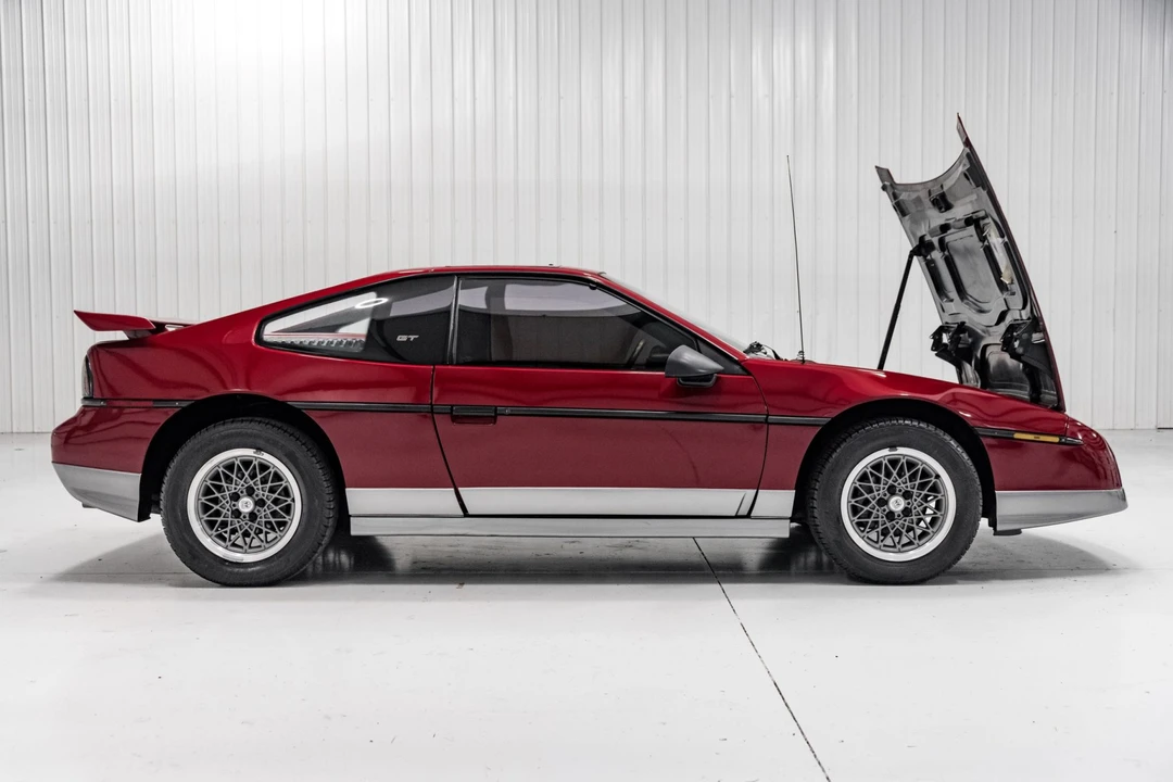 1987 Pontiac Fiero GT - Image 13 of 31