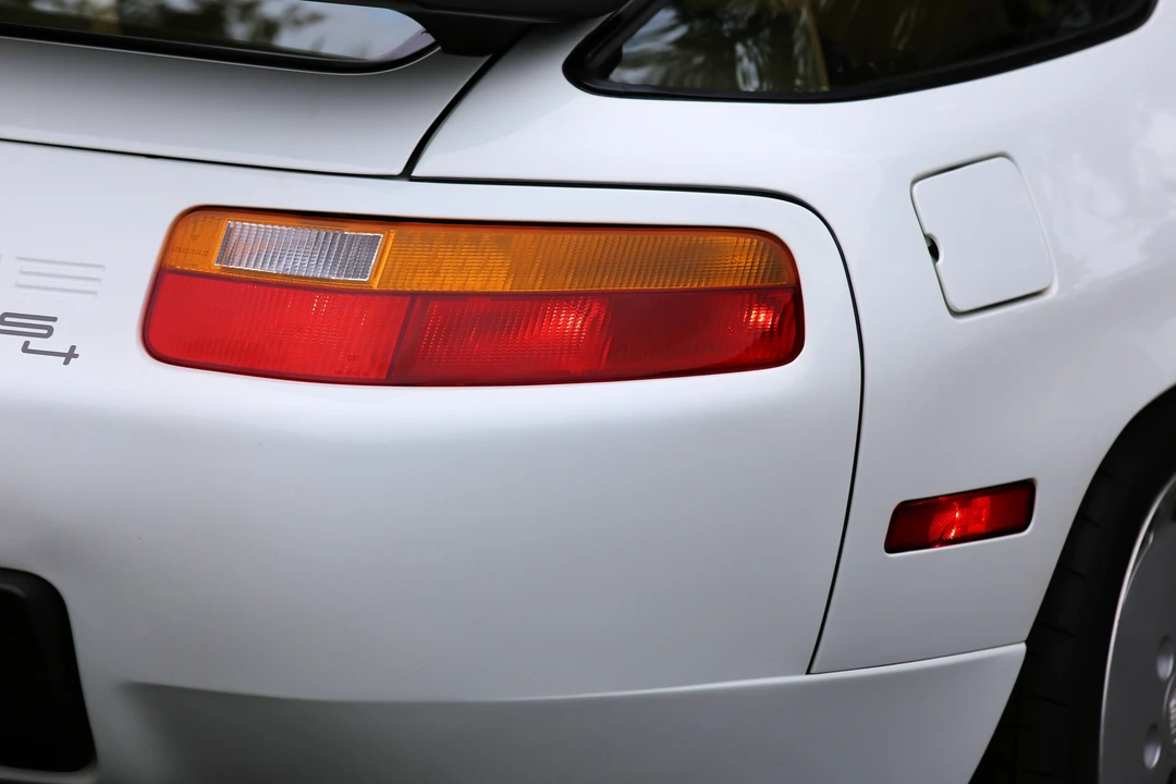1987 Porsche 928 S4 - Image 12 of 31