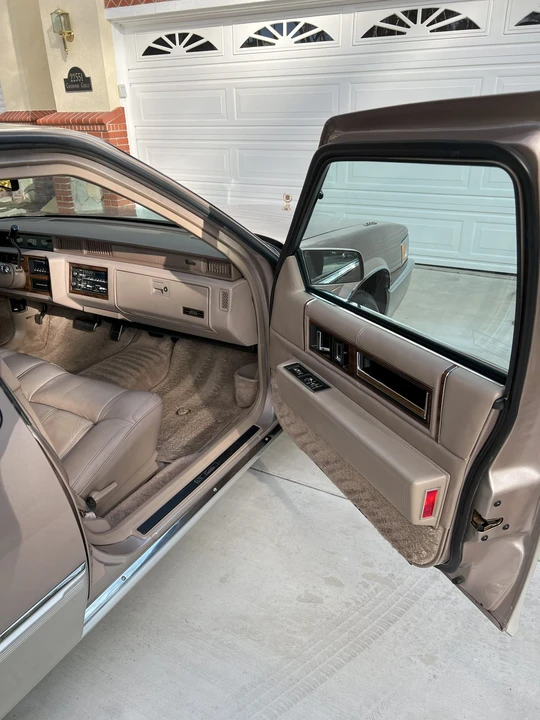 1989 Cadillac DeVille 5th Gen - Image 12 of 31