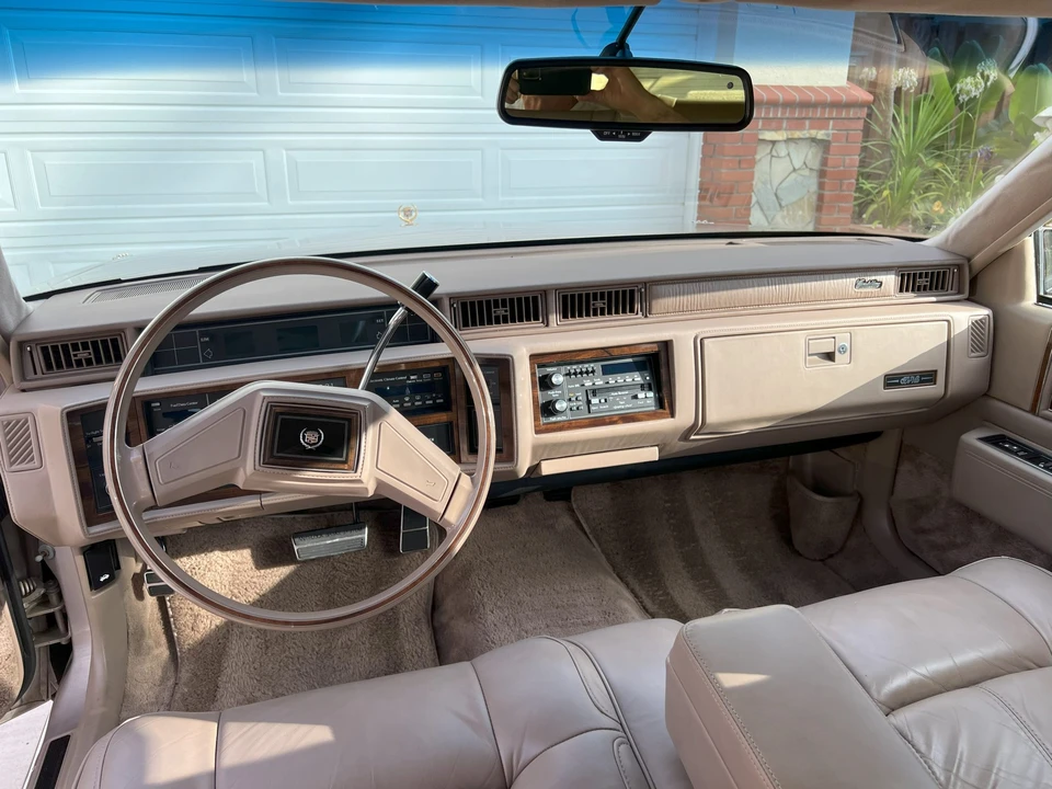 1989 Cadillac DeVille 5th Gen - Image 13 of 31