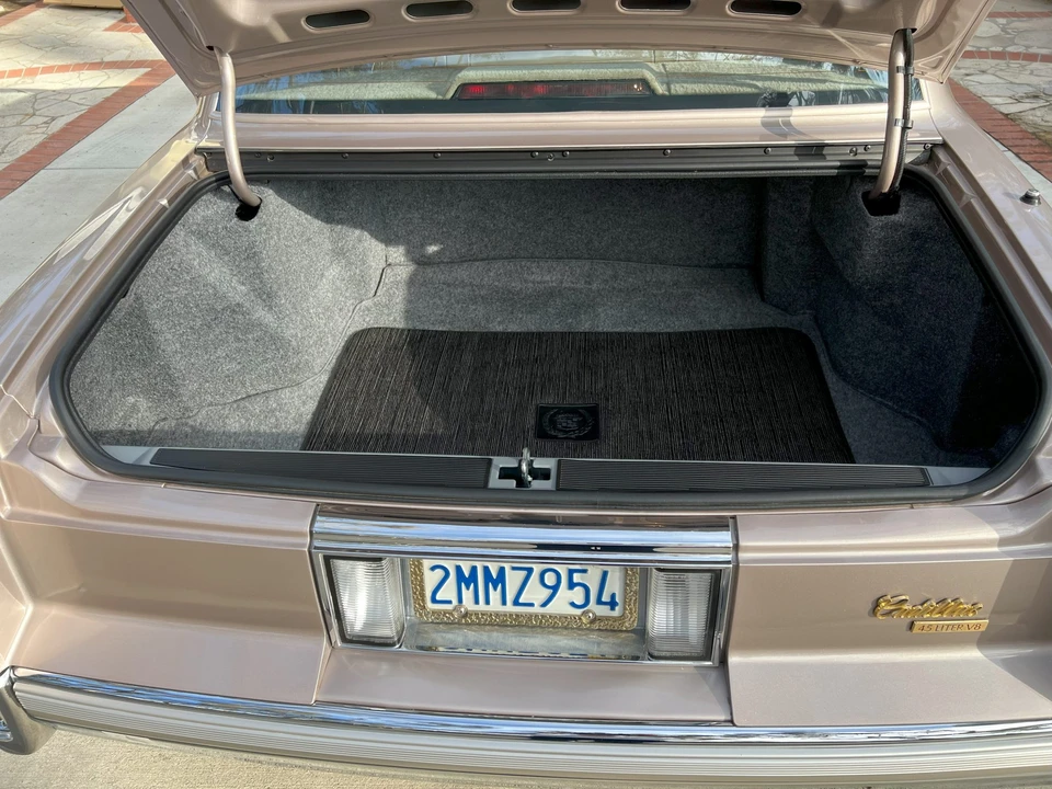 1989 Cadillac DeVille 5th Gen - Image 21 of 31