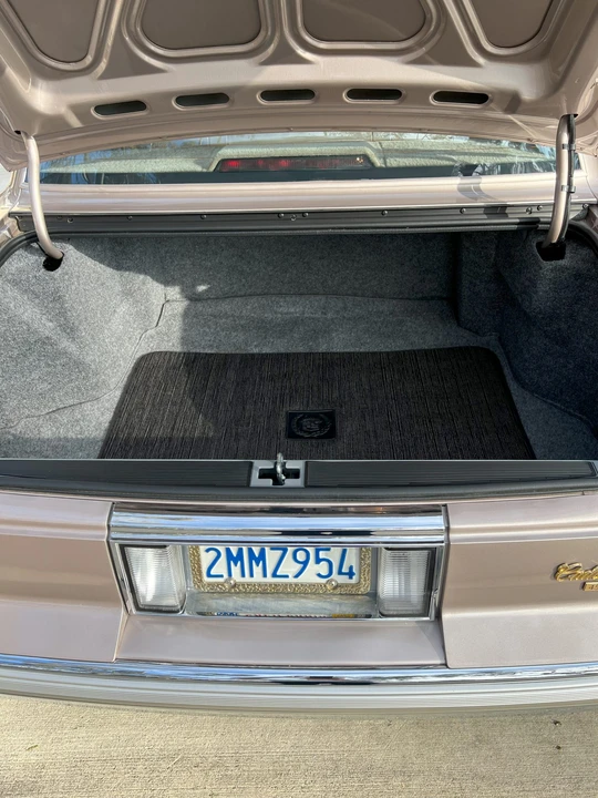 1989 Cadillac DeVille 5th Gen - Image 22 of 31