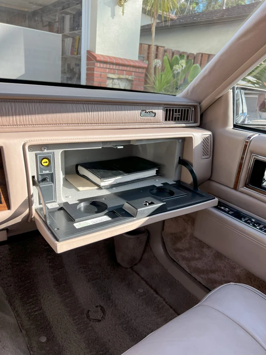 1989 Cadillac DeVille 5th Gen - Image 16 of 31