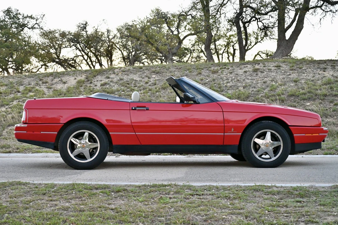 1991 Cadillac Allante - Image 11 of 31