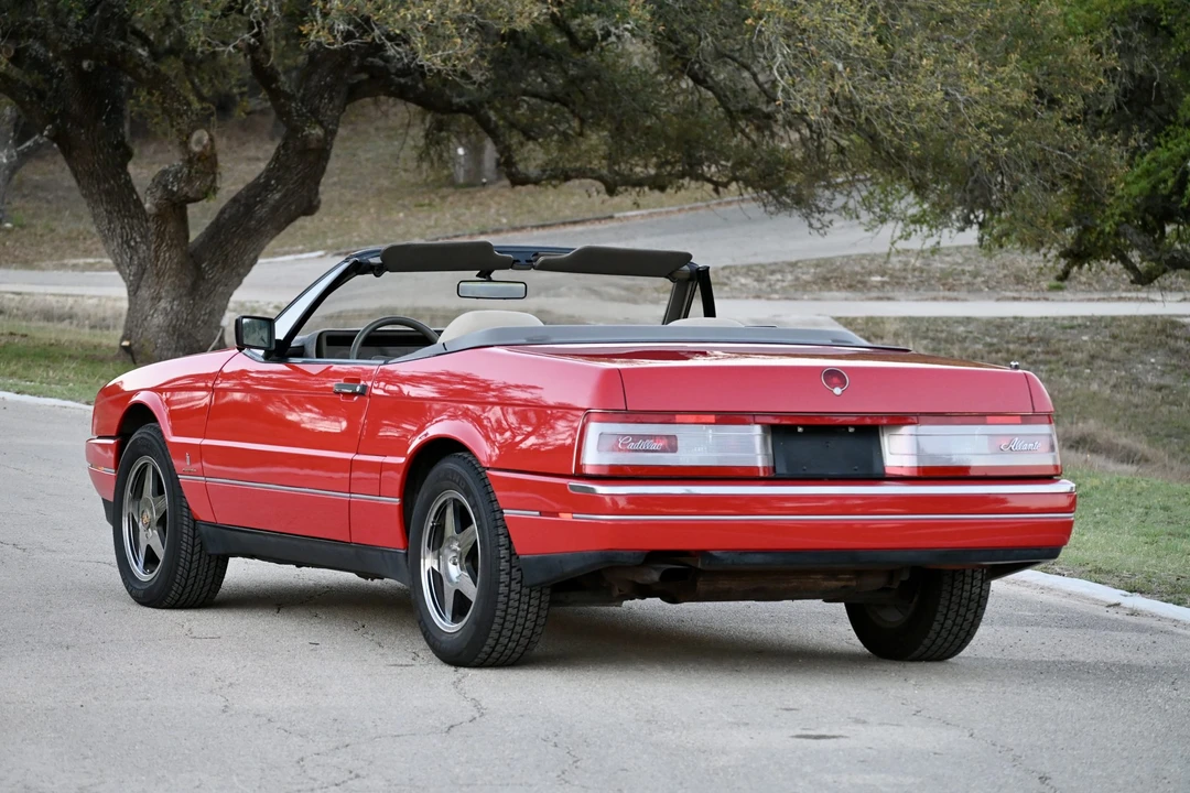 1991 Cadillac Allante - Image 17 of 31