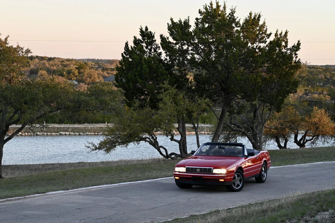 1991 Cadillac Allante - Image 2 of 31