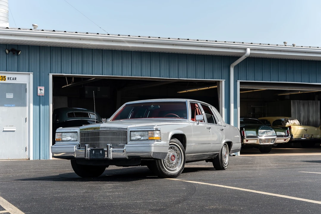 1991 Cadillac Brougham - Image 2 of 31