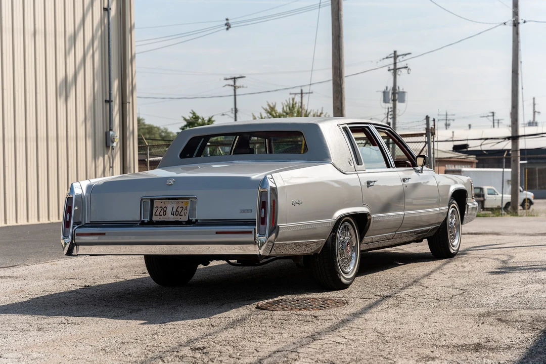 1991 Cadillac Brougham - Image 9 of 31