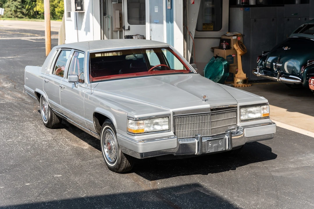 1991 Cadillac Brougham - Image 11 of 31