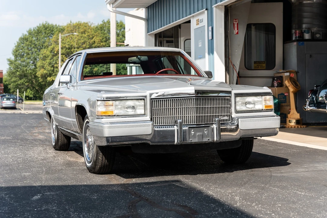 1991 Cadillac Brougham - Image 12 of 31
