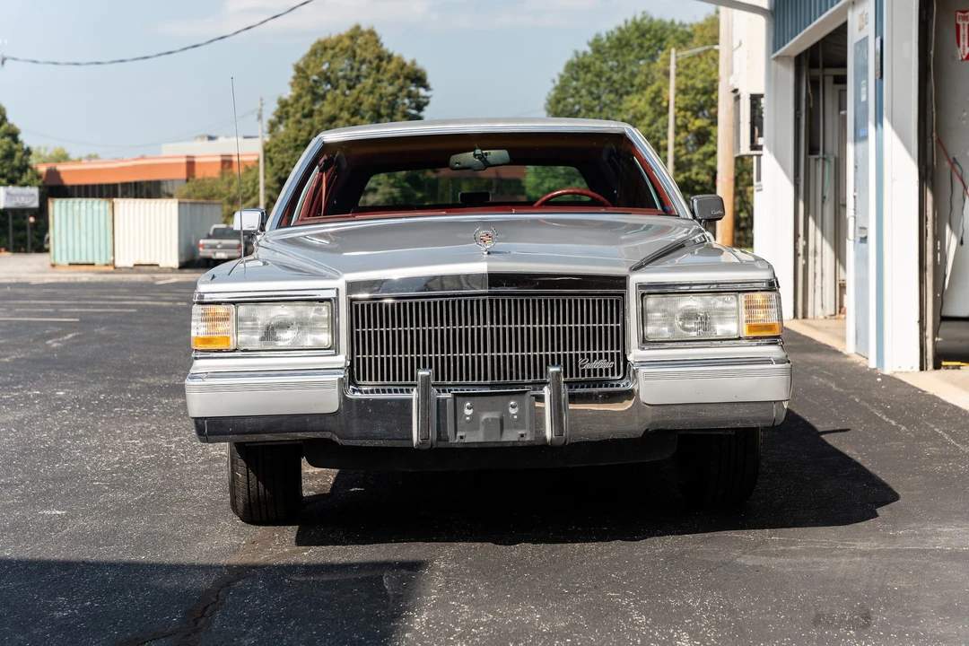 1991 Cadillac Brougham - Image 13 of 31