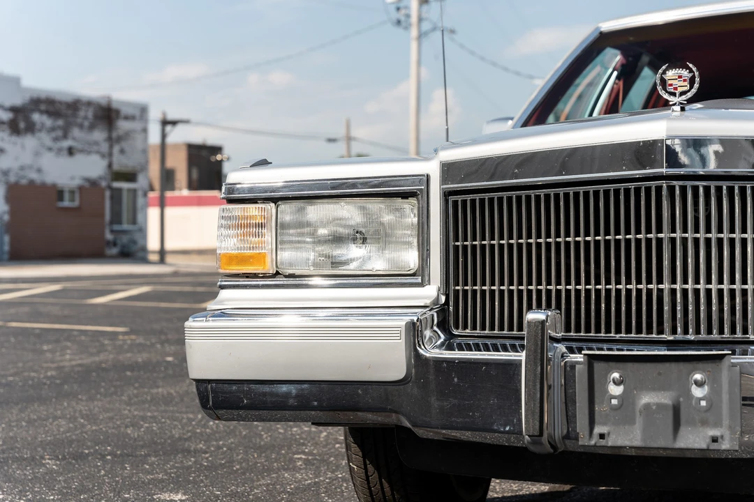 1991 Cadillac Brougham - Image 29 of 31