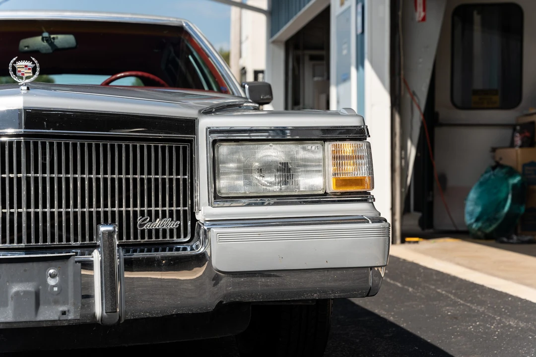 1991 Cadillac Brougham - Image 30 of 31
