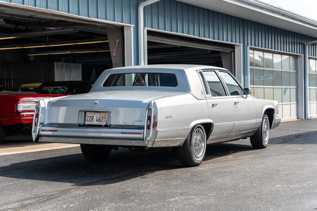 1991 Cadillac Brougham - Image 23 of 31