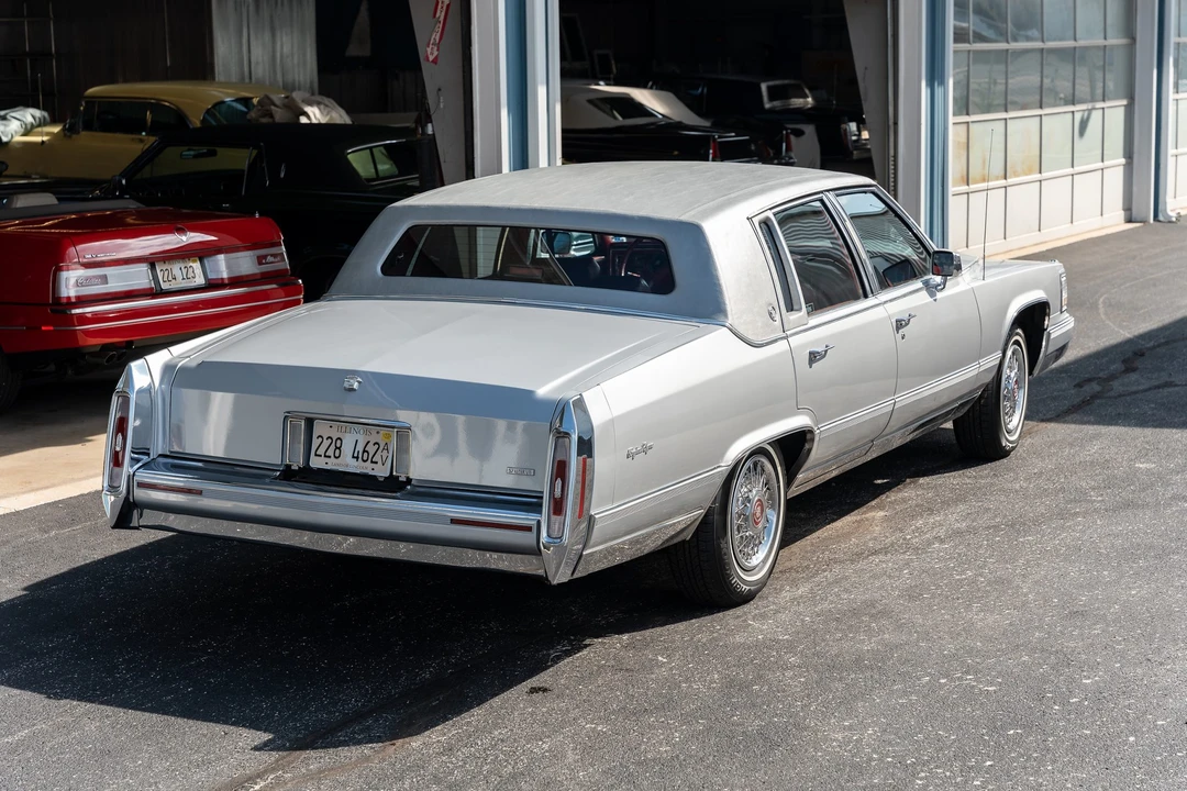 1991 Cadillac Brougham - Image 24 of 31