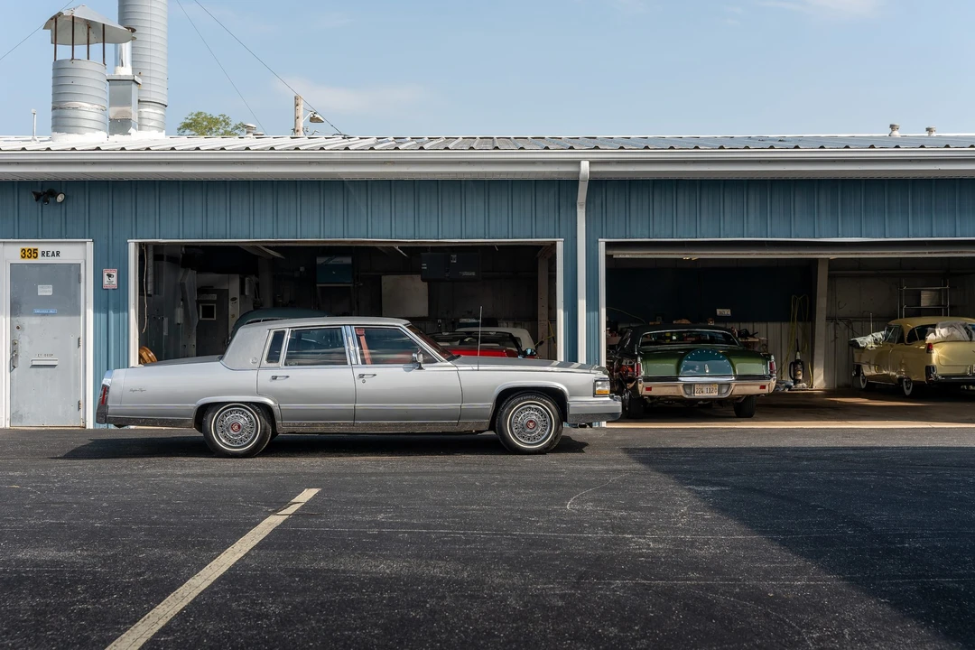 1991 Cadillac Brougham - Image 26 of 31