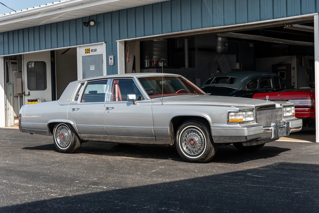 1991 Cadillac Brougham - Image 27 of 31