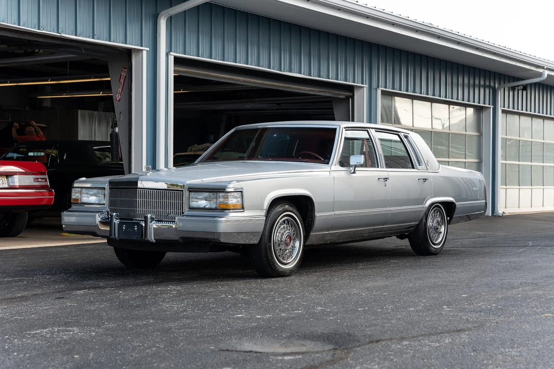 1991 Cadillac Brougham - Image 16 of 31