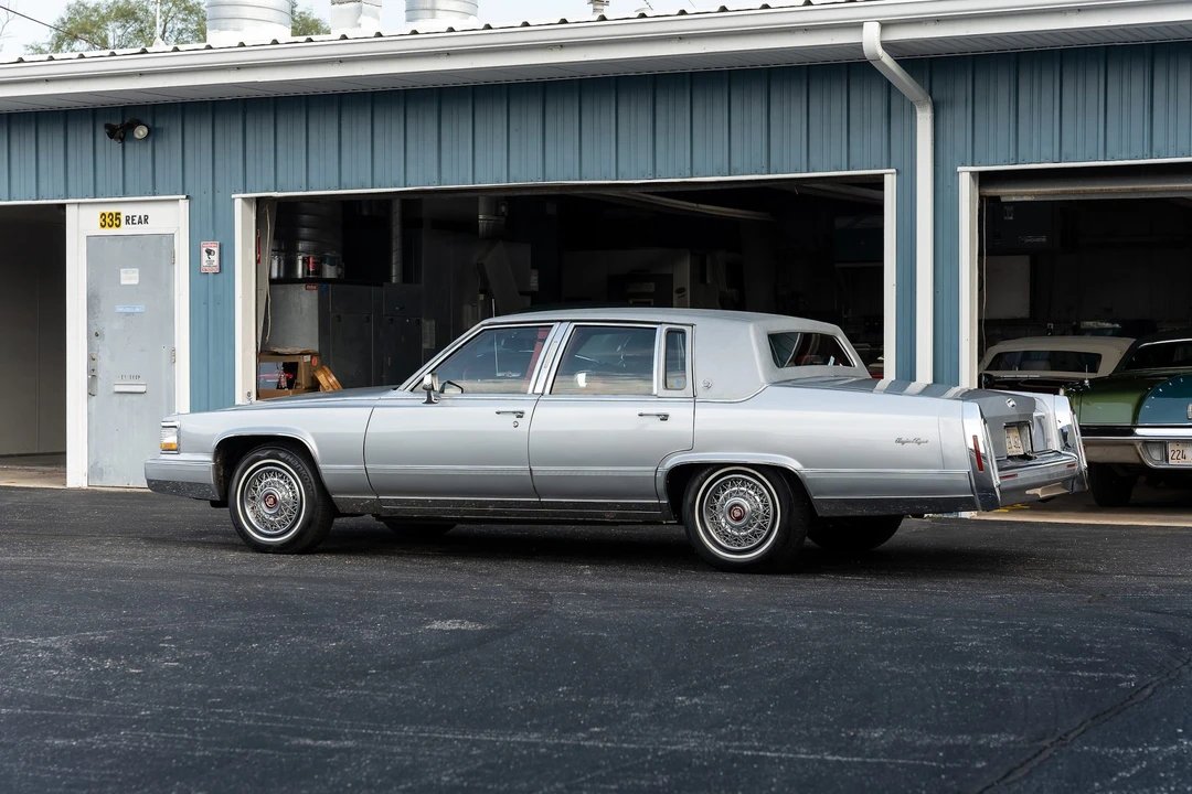 1991 Cadillac Brougham - Image 18 of 31