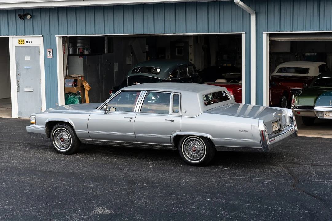 1991 Cadillac Brougham - Image 19 of 31