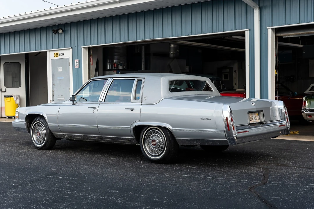 1991 Cadillac Brougham - Image 20 of 31