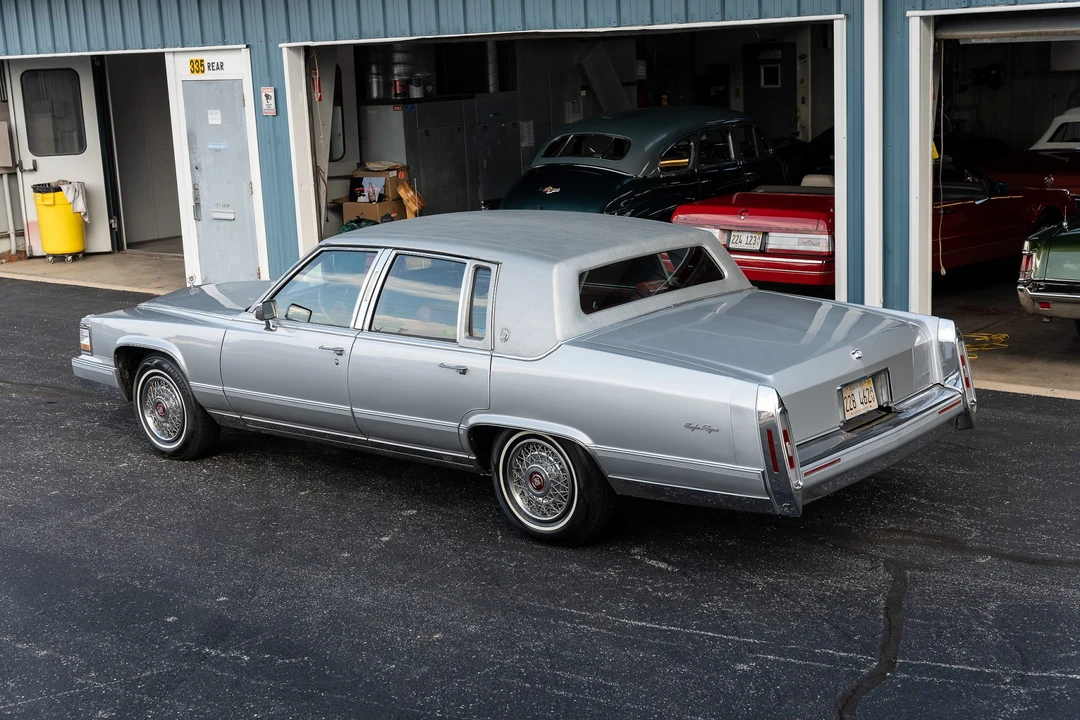 1991 Cadillac Brougham - Image 21 of 31