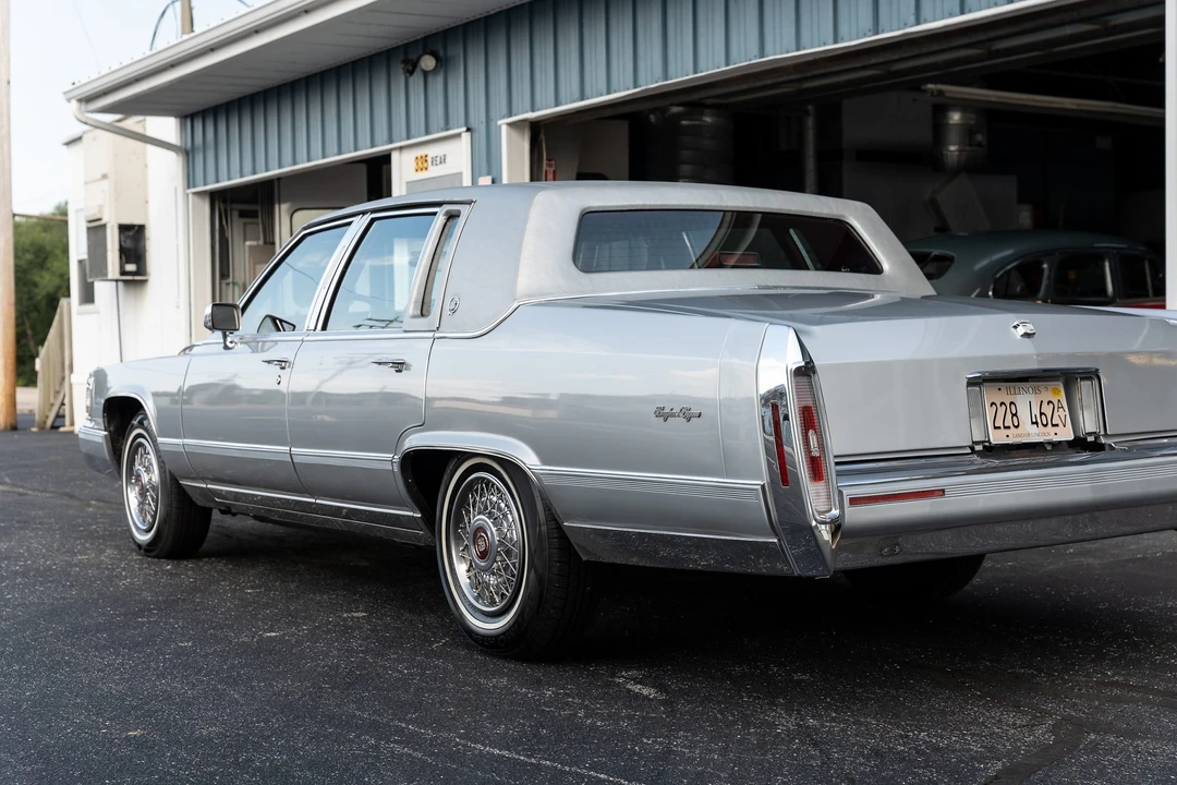 1991 Cadillac Brougham - Image 22 of 31