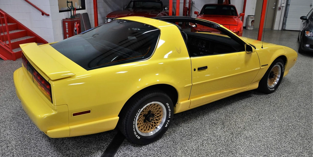 1992 Pontiac Firebird 3rd Gen - Image 17 of 31