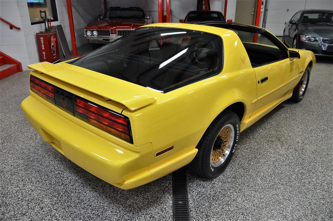 1992 Pontiac Firebird 3rd Gen - Image 16 of 31