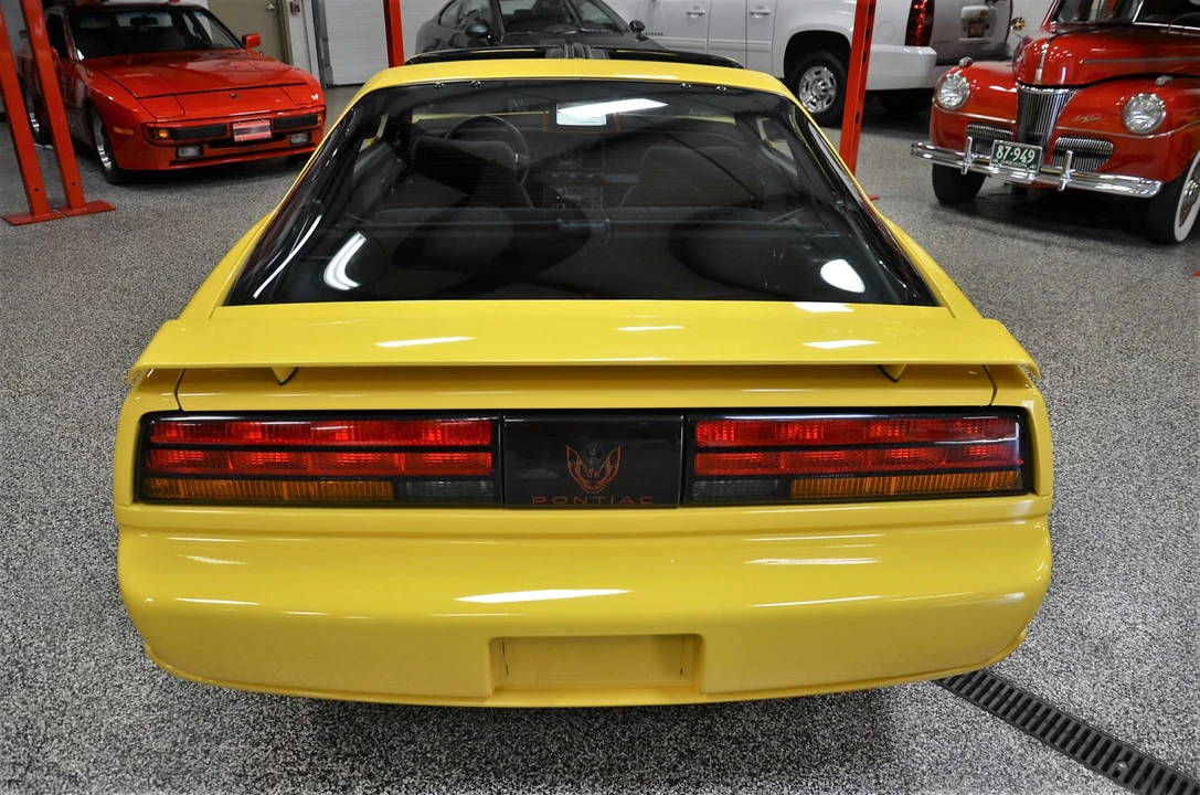 1992 Pontiac Firebird 3rd Gen - Image 21 of 31