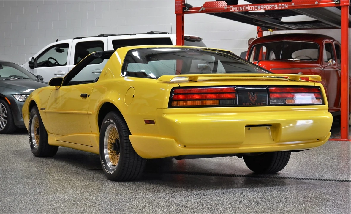1992 Pontiac Firebird 3rd Gen - Image 23 of 31