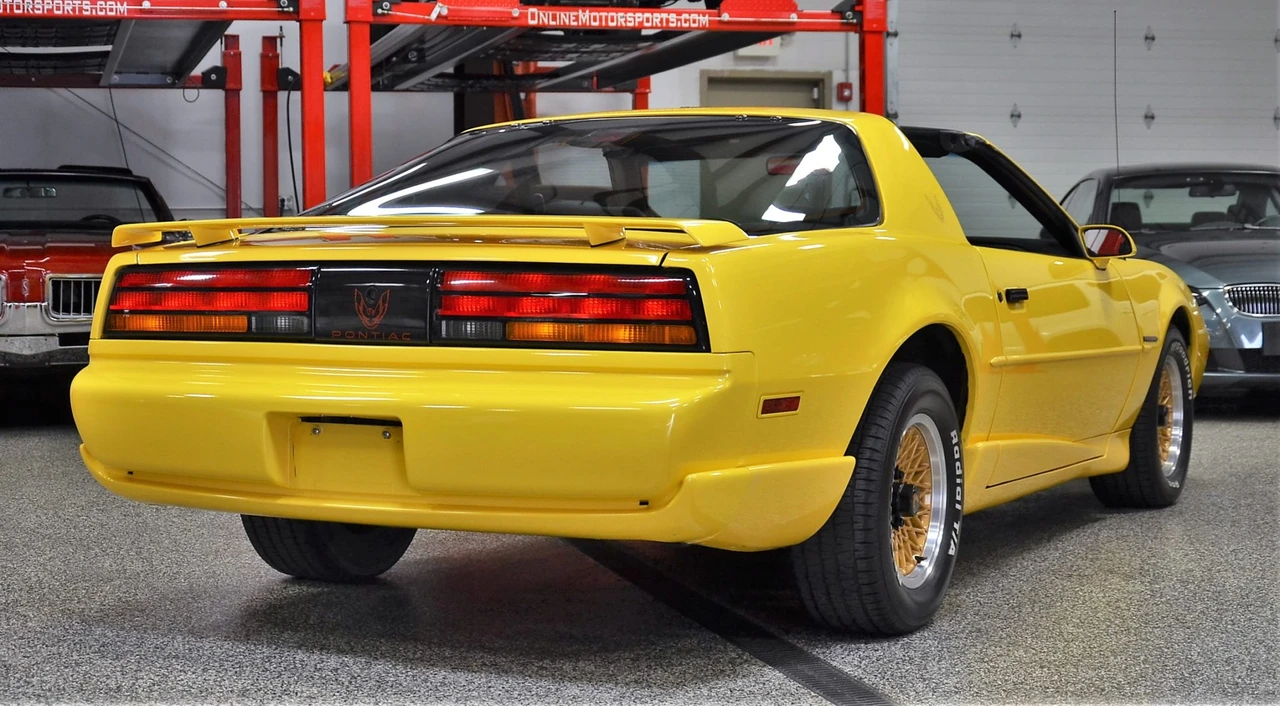 1992 Pontiac Firebird 3rd Gen - Image 19 of 31