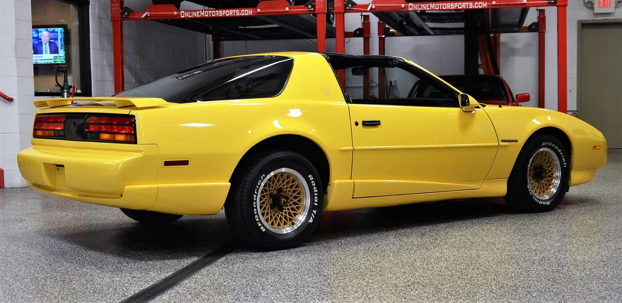 1992 Pontiac Firebird 3rd Gen - Image 15 of 31