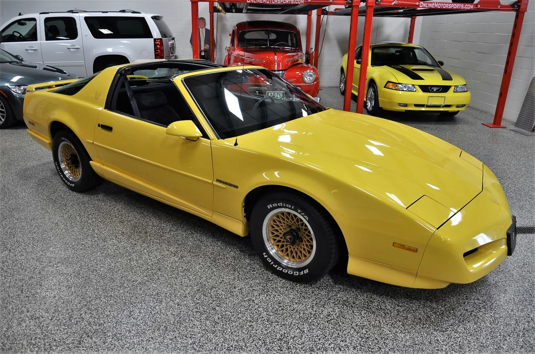 1992 Pontiac Firebird 3rd Gen - Image 11 of 31
