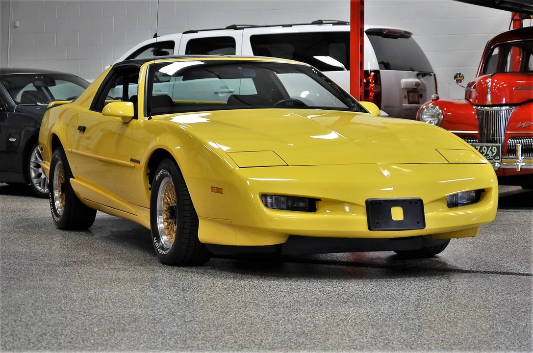 1992 Pontiac Firebird 3rd Gen - Image 6 of 31