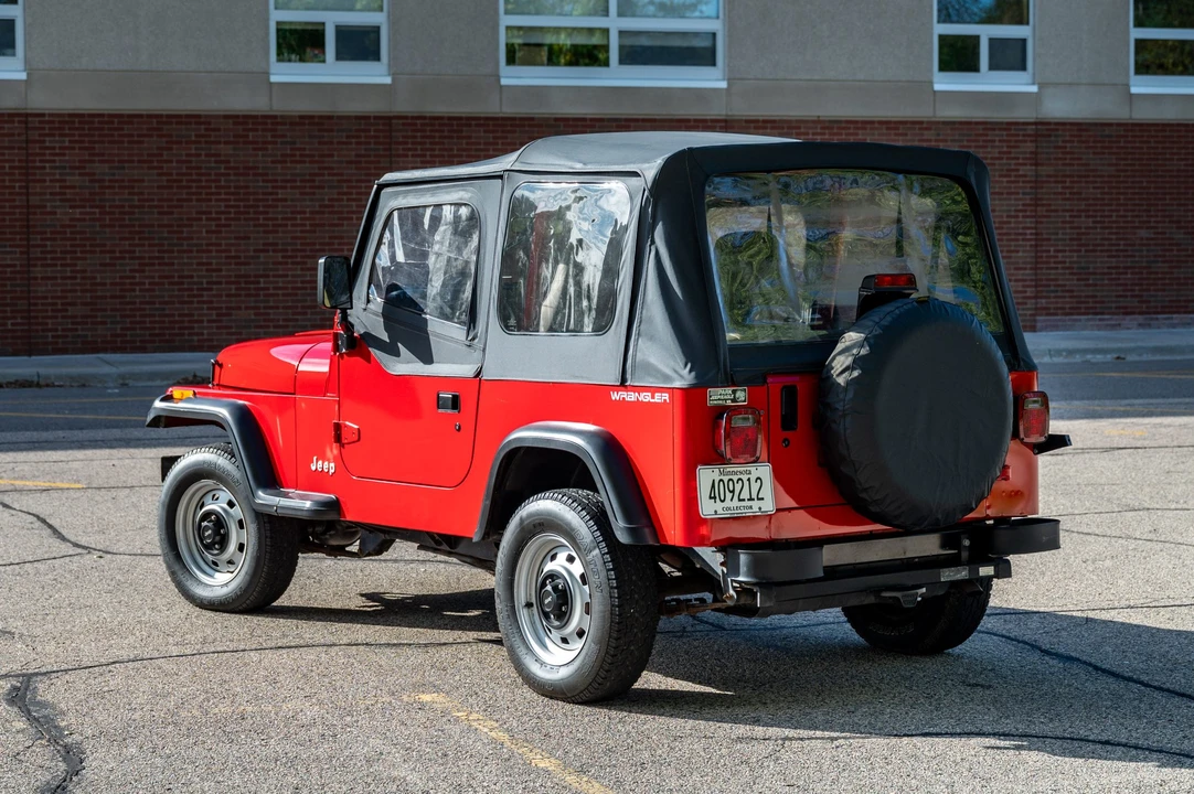 1995 Jeep YJ Wrangler - Image 7 of 31