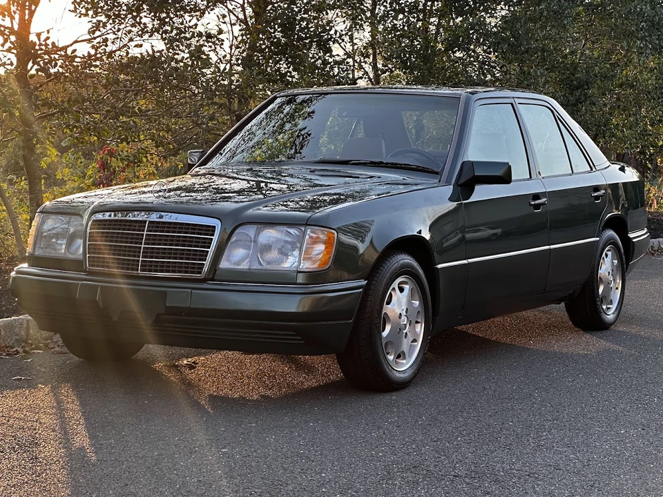 1995 Mercedes-Benz W124 E-Class - Image 2 of 31