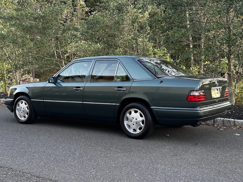 1995 Mercedes-Benz W124 E-Class - Image 11 of 31