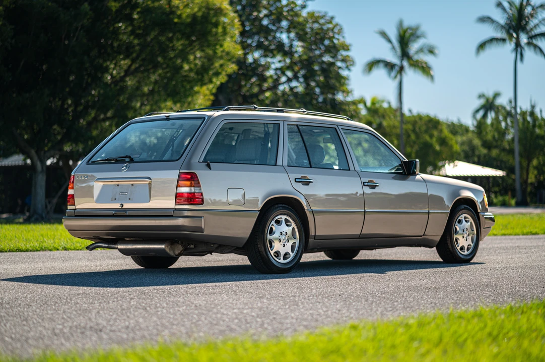 1995 Mercedes-Benz W124 E-Class - Image 14 of 31