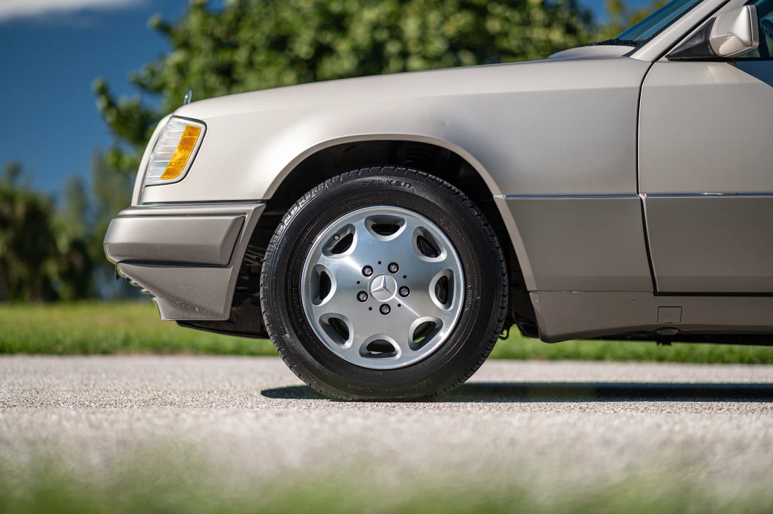 1995 Mercedes-Benz W124 E-Class - Image 26 of 31