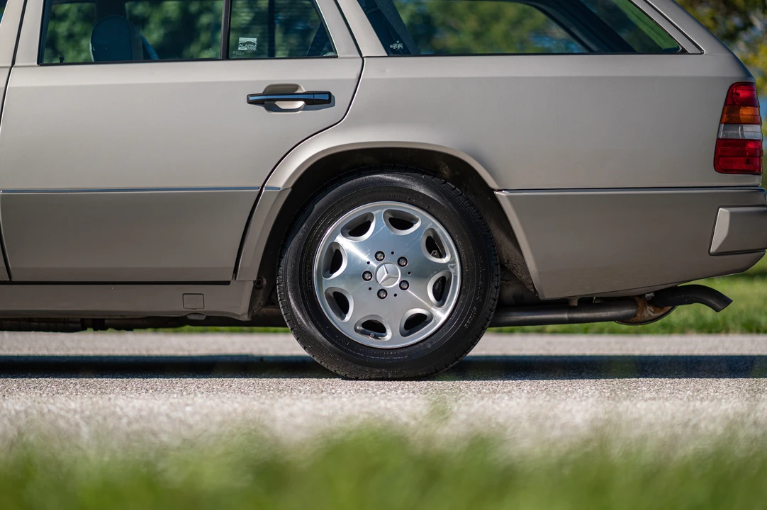 1995 Mercedes-Benz W124 E-Class - Image 27 of 31