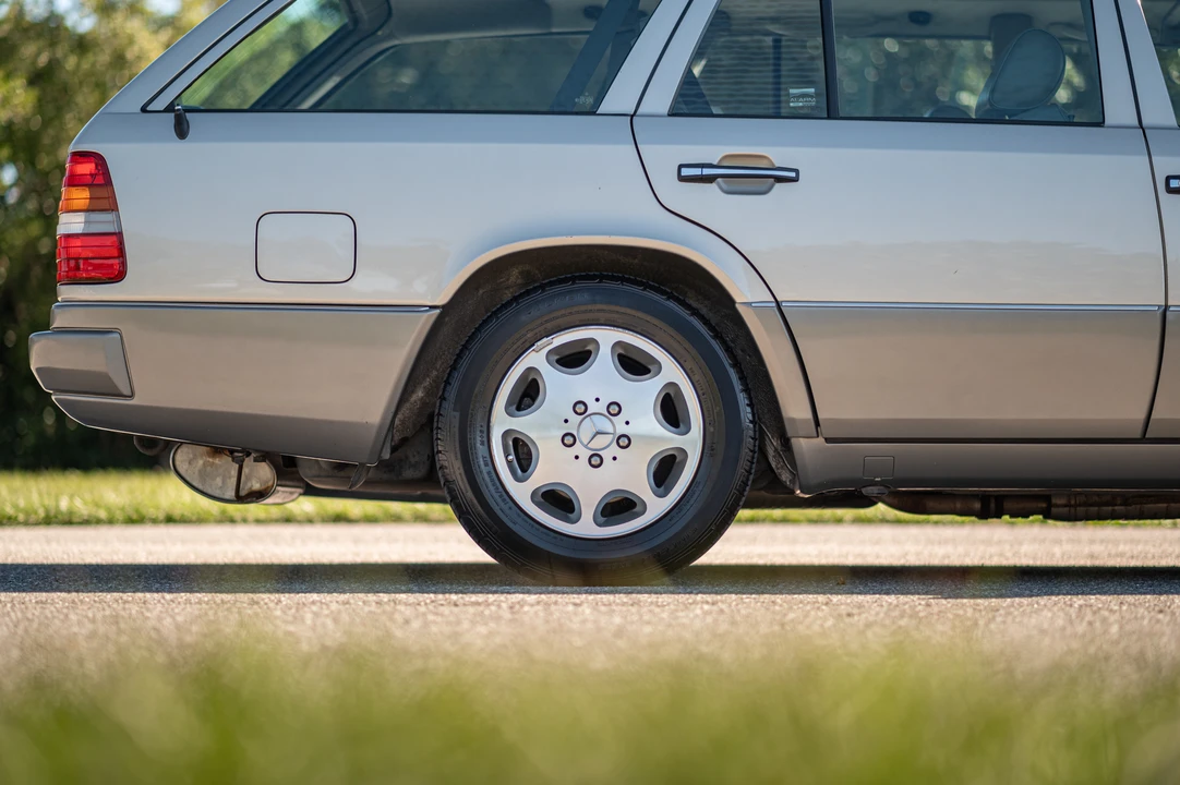 1995 Mercedes-Benz W124 E-Class - Image 28 of 31