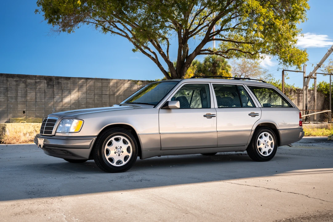 1995 Mercedes-Benz W124 E-Class - Image 2 of 31