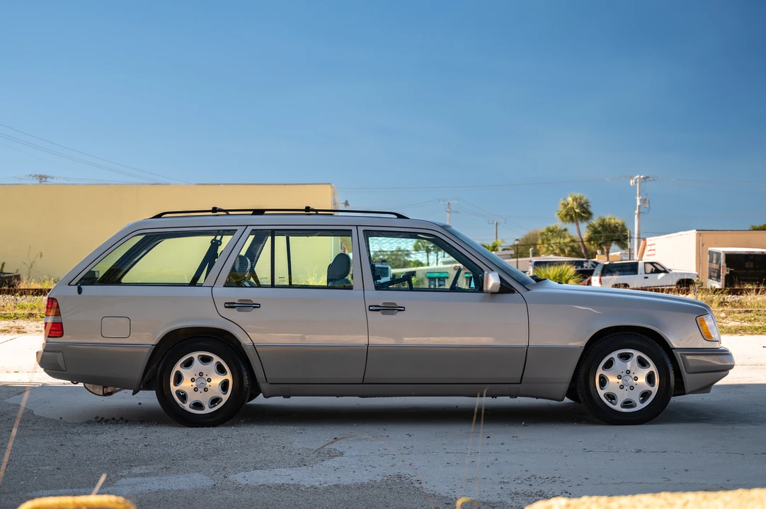 1995 Mercedes-Benz W124 E-Class - Image 13 of 31