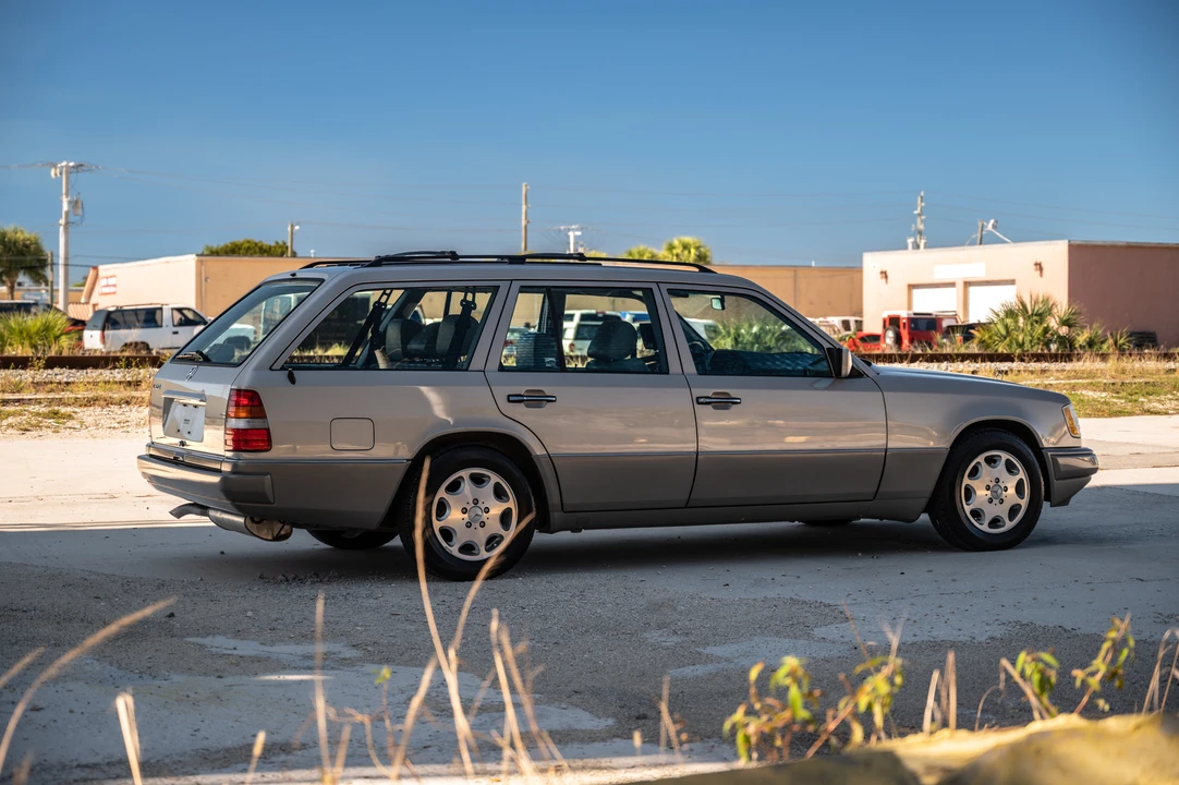 1995 Mercedes-Benz W124 E-Class - Image 12 of 31