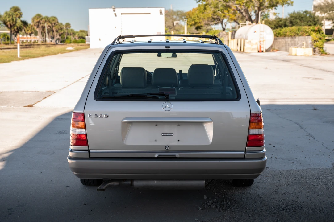 1995 Mercedes-Benz W124 E-Class - Image 18 of 31