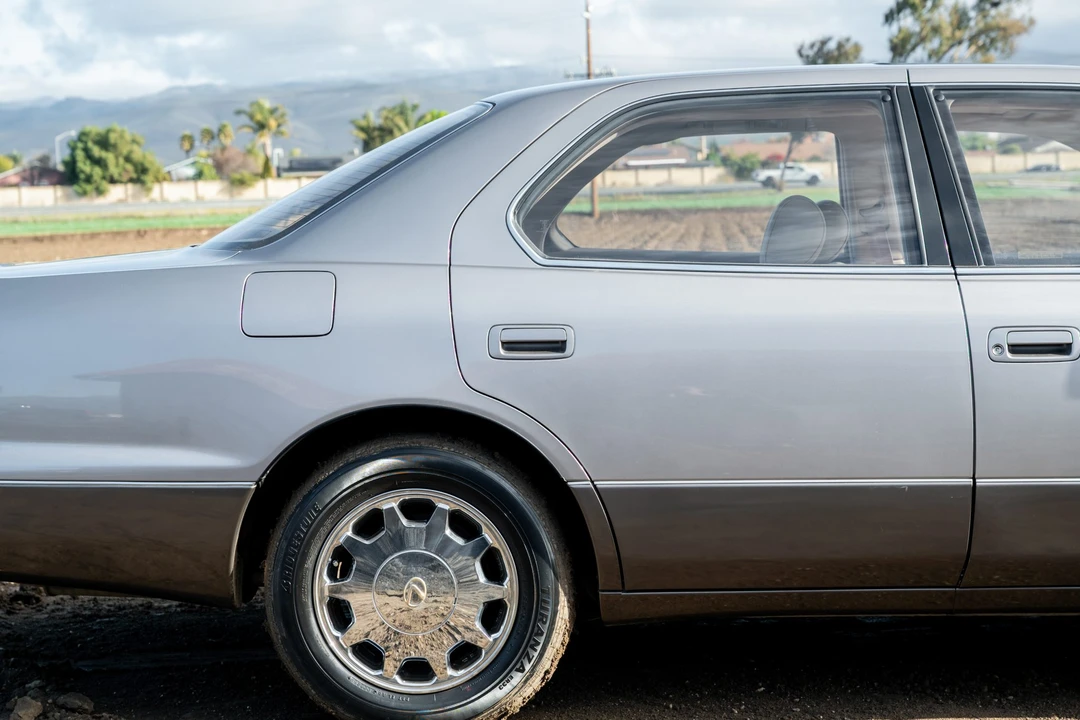 1996 Lexus LS 2nd Gen - Image 13 of 31
