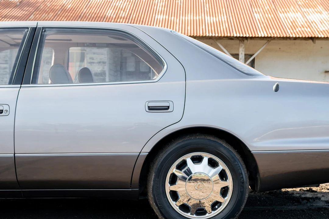 1996 Lexus LS 2nd Gen - Image 11 of 31
