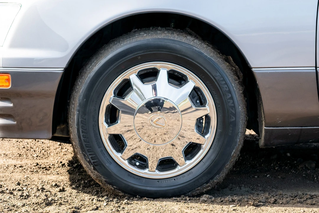 1996 Lexus LS 2nd Gen - Image 30 of 31