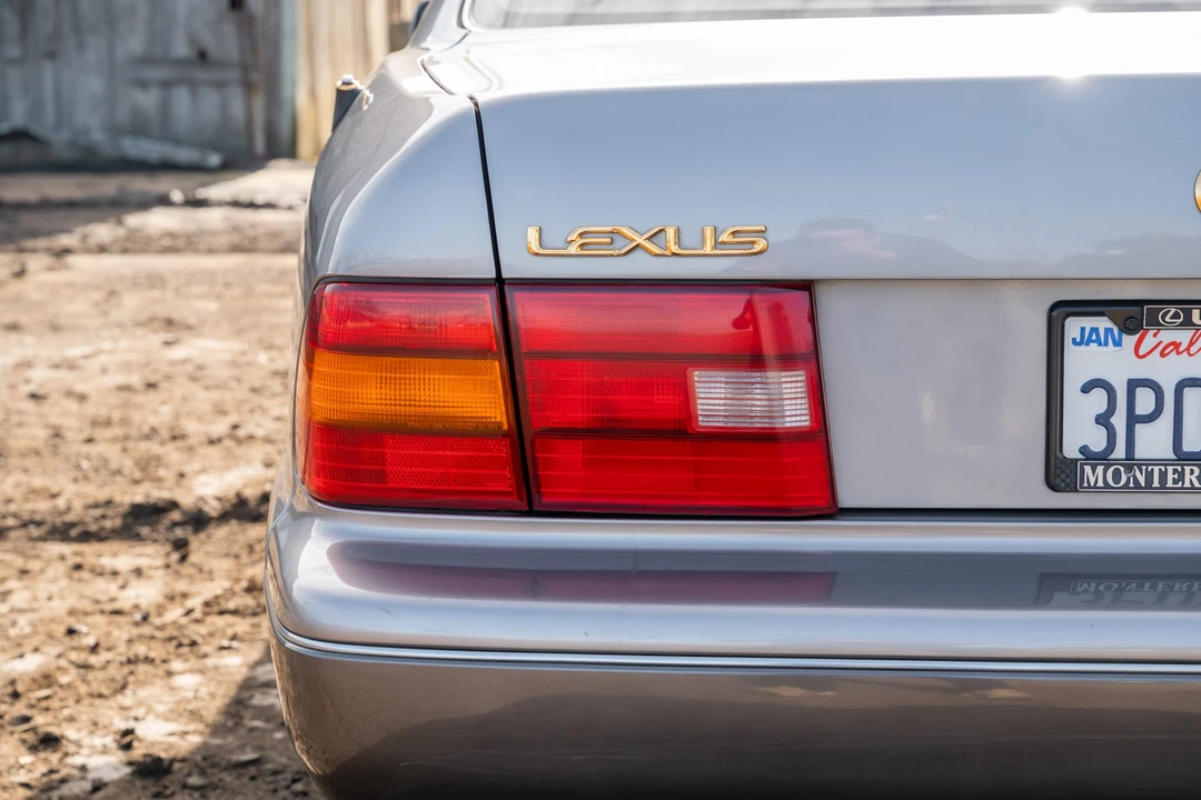 1996 Lexus LS 2nd Gen - Image 25 of 31